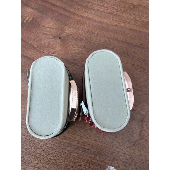 Fashion Watches Red, Green, Gold Tone, Christmas, Holiday, Winter, New, Unused - Picture 3 of 4